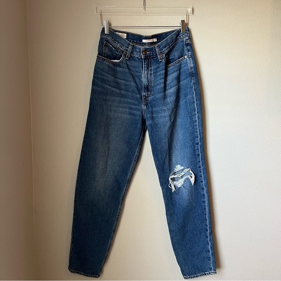 Levi’s Women’s 80’s Mom Knee Hole Distressed Jean Size 29 Length 30 - Picture 1 of 7